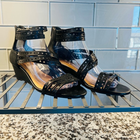 Lucky Brand Sandals Wedges Black Leather Ankle Strappy Zip up Women’s Size 8 - Picture 2 of 6